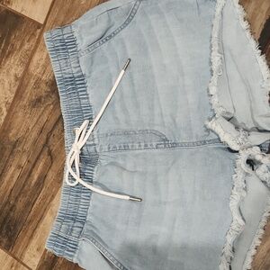 Kendall + Kylie Jean Shorts Size Medium